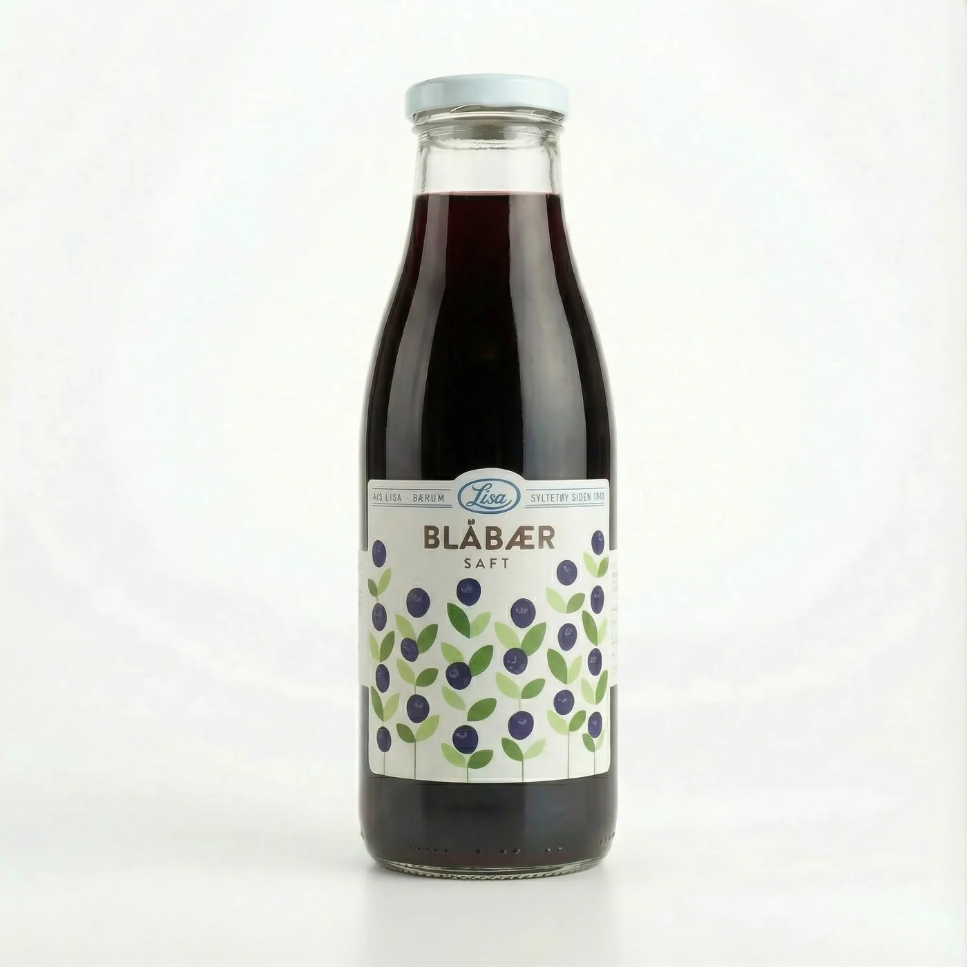 Flaske med Lisa Blåbær Saft 750 ml, dyp blåfiolett saft i klart glass
