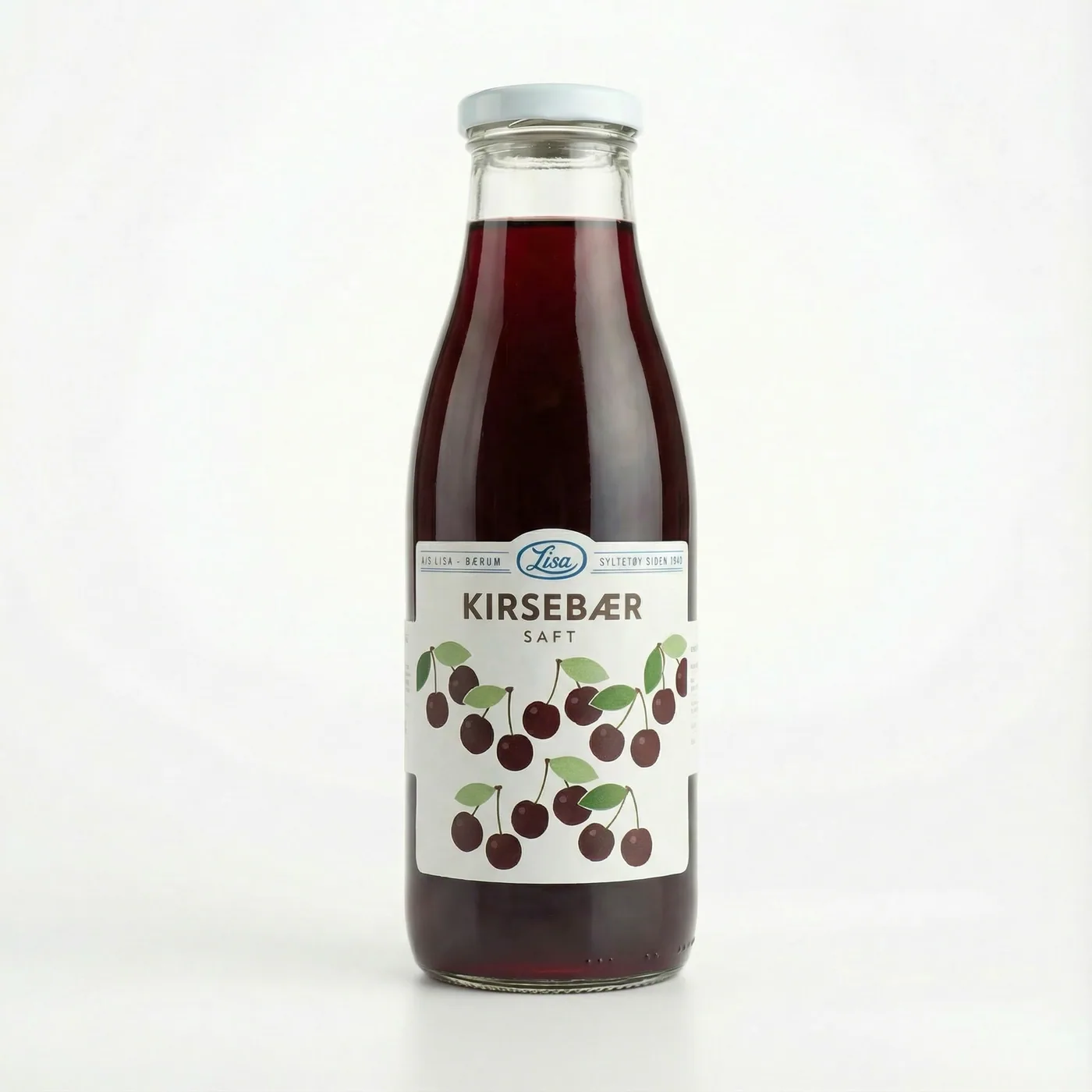 Flaske med Lisa Kirsebær Saft 750 ml, dyp rubinrød saft i klar glassflaske